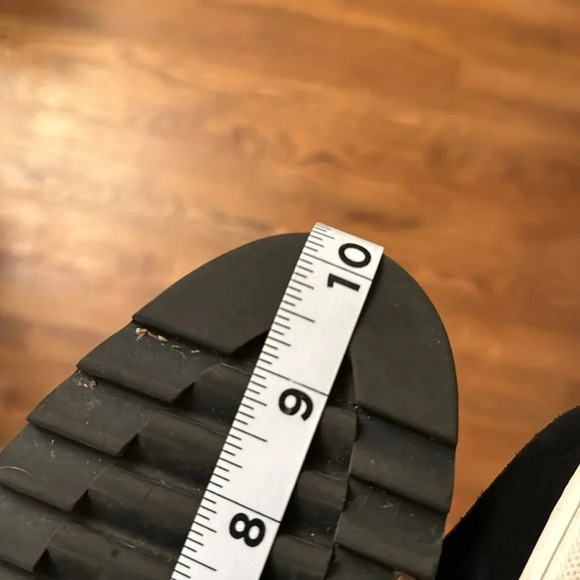 Blondo women’s black Suri style waterproof slip on sneaker approximately 8 - Picture 5 of 6